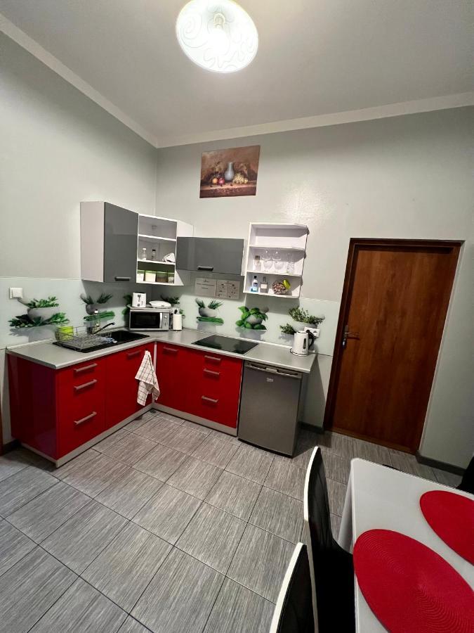Apartamenty Ostrowiec - Pokoje Goscinne Centrum Ostrowiec Świętokrzyski المظهر الخارجي الصورة